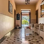 לינה וארוחת בוקר La Mortella 5*